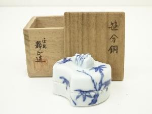 京焼　富田静山造　染付笹分銅香合（共箱）